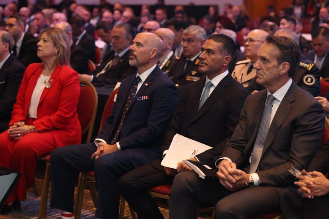 Omar García Harfuch y autoridades internacionales asisten a una conferencia de seguridad.