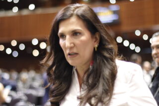 Kenia López Rabadán durante una entrevista en el salón de sesiones de la Cámara de Diputados.