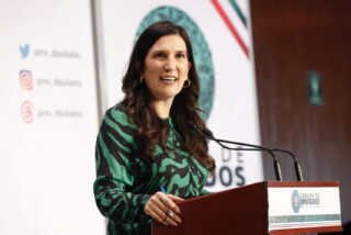 Kenia López Rabadán ofrece un mensaje en la Cámara de Diputados