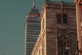 Edificios de la Ciudad de México sobre distintos tipos de suelo, ilustración para explicar cómo el terreno puede influir en la percepción de un sismo.