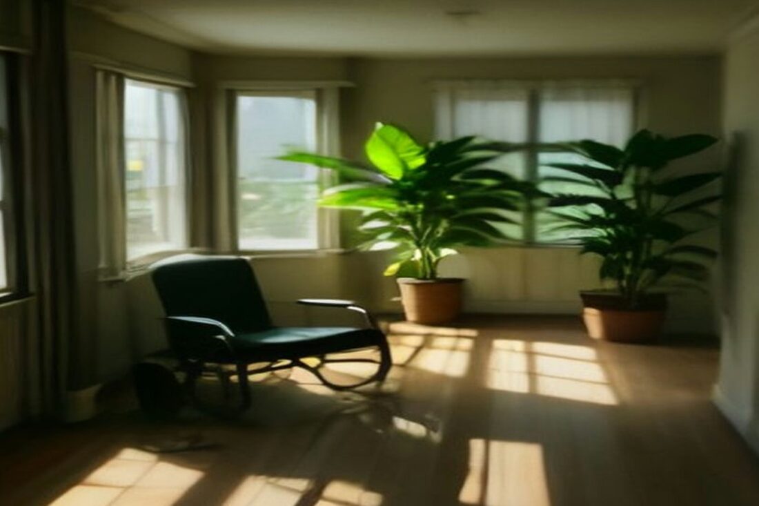 Sillón oscuro junto a ventanas en una habitación soleada con plantas en macetas